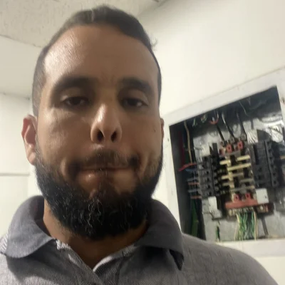 Carlos Rodríguez - Técnico Electricista - Servicios Generales - Servicios de Taxi