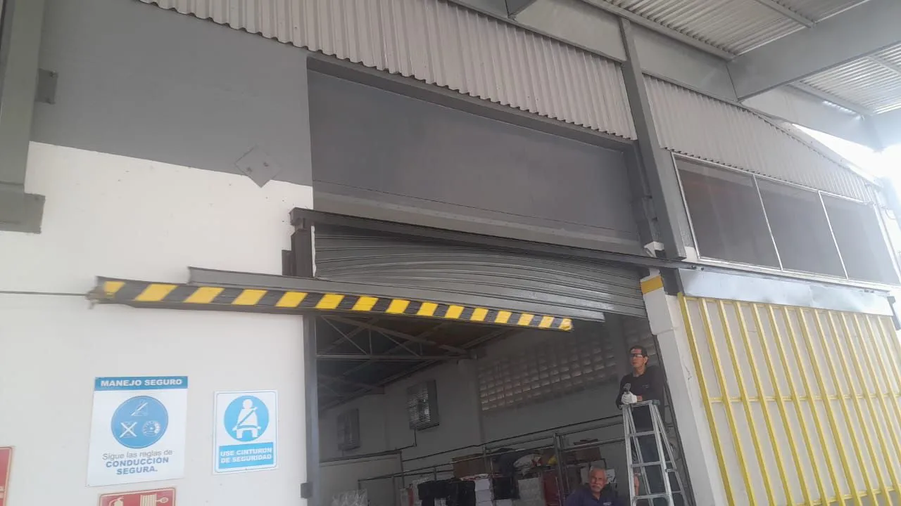 Suminostro, Fabricación, Instalación, Mantenimiento y Reparacion de Puertas Santa María y Elevadores - Imagen 5