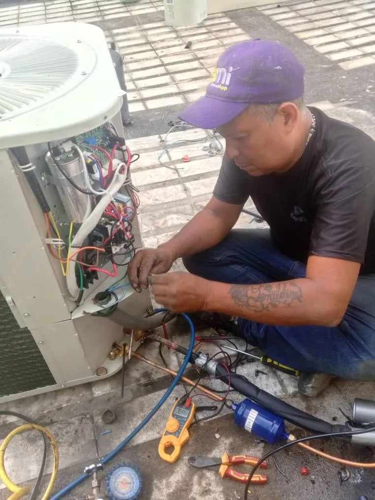 Servicio a Neveras Refrigeradores aire scondicionado lavadoras secadoras - Imagen 1