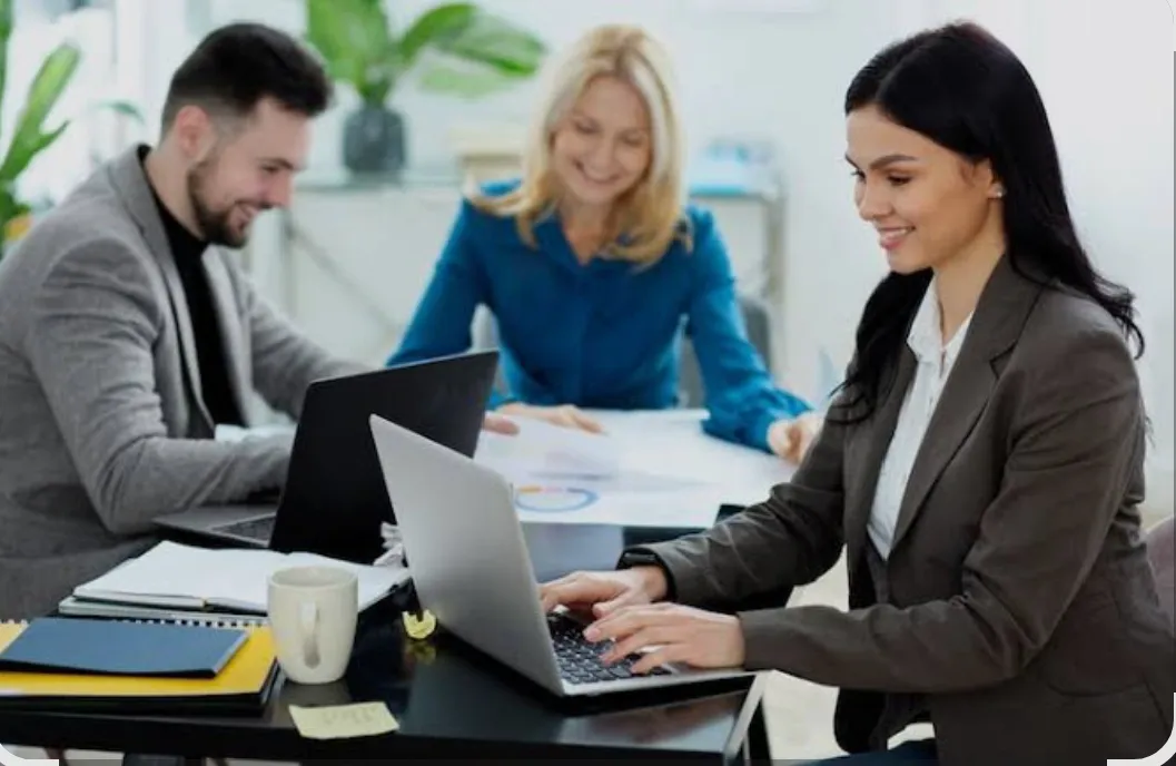 Especialista en Servicios y Asesoría Administrativa a Clientes y Empresas.