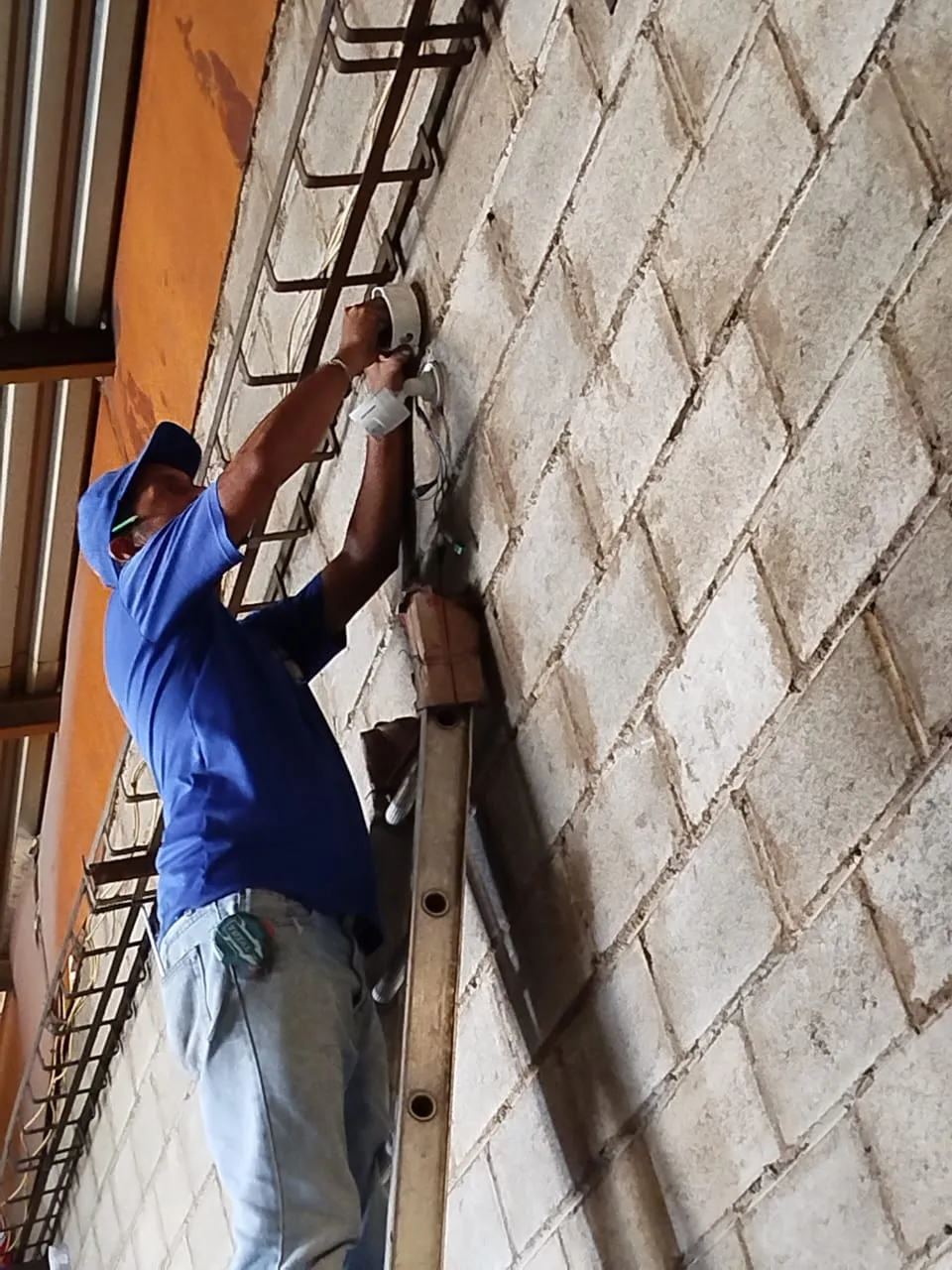 Instalación, Mantenimiento de Cámaras de Seguridad - Imagen 1